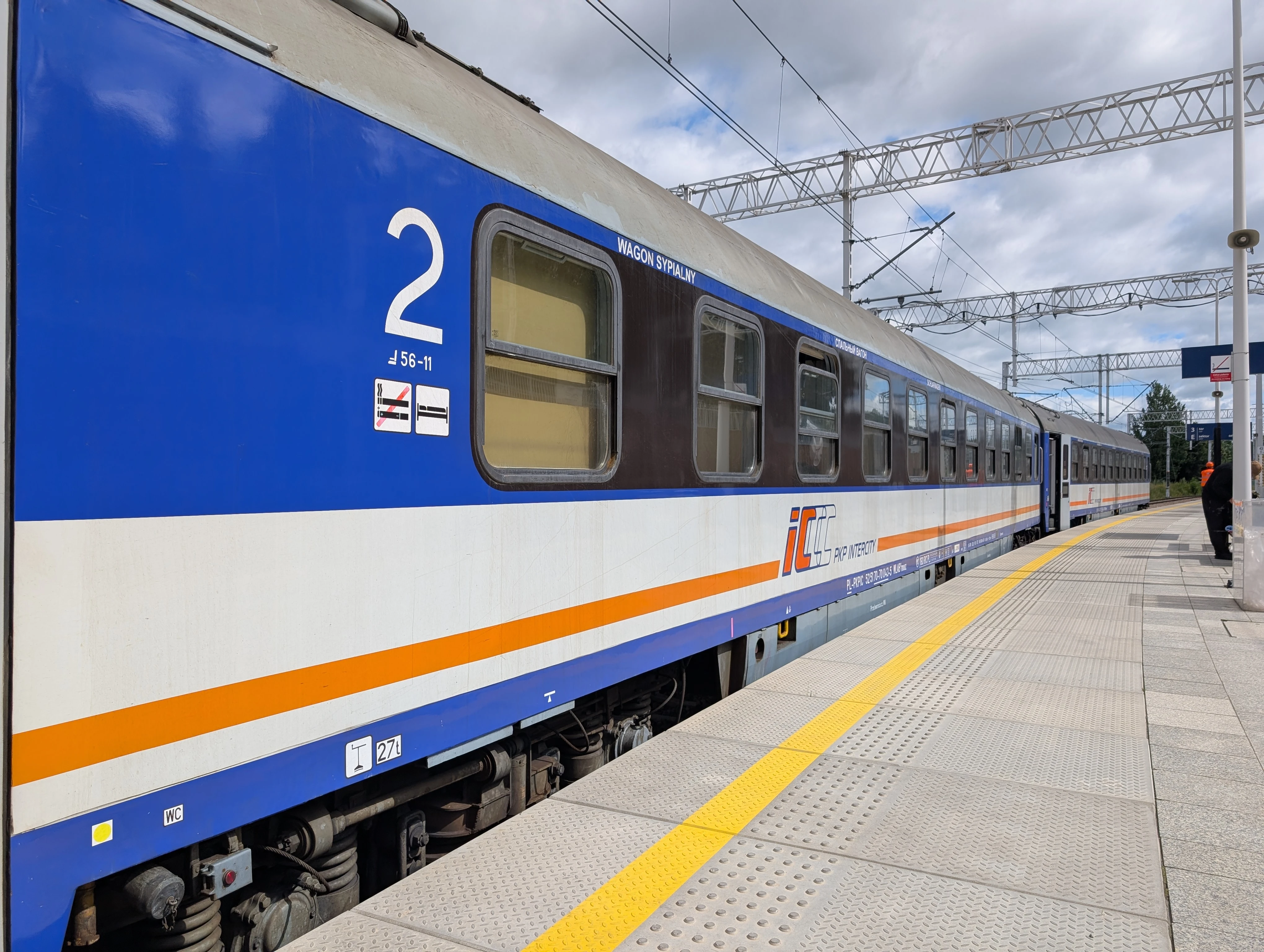 PKP Nachtzug im Bahnhof Zakopane